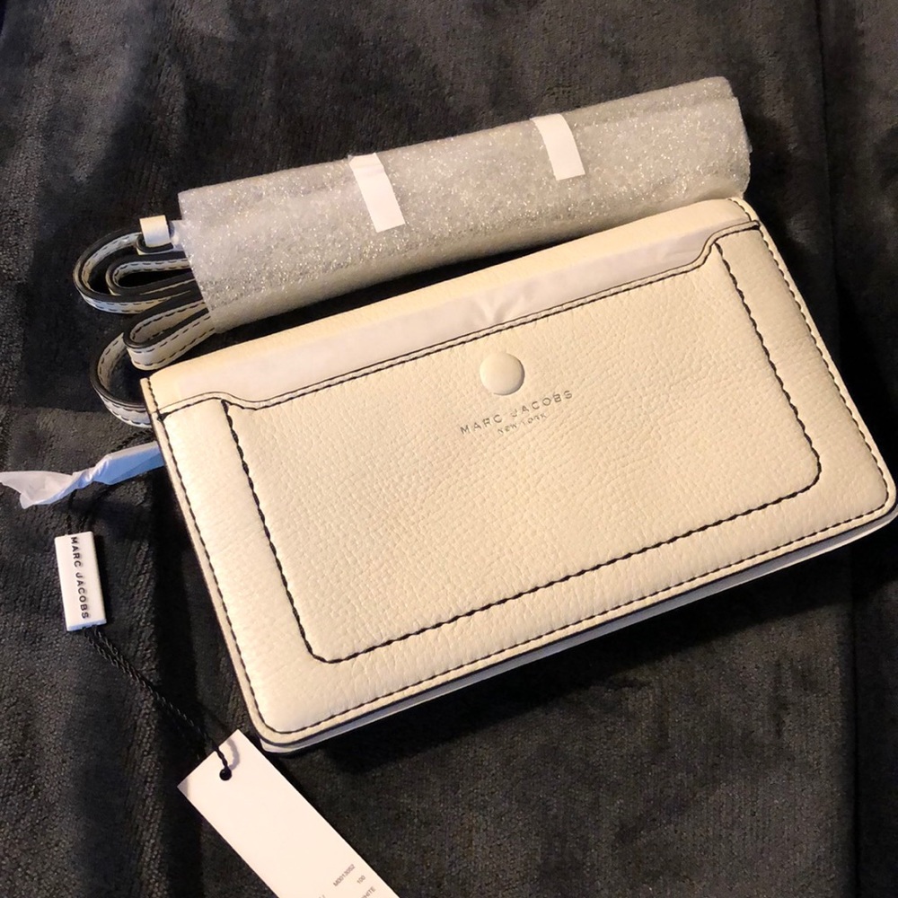 Marc Jacobs Crossbody Wallet ✨NEW✨